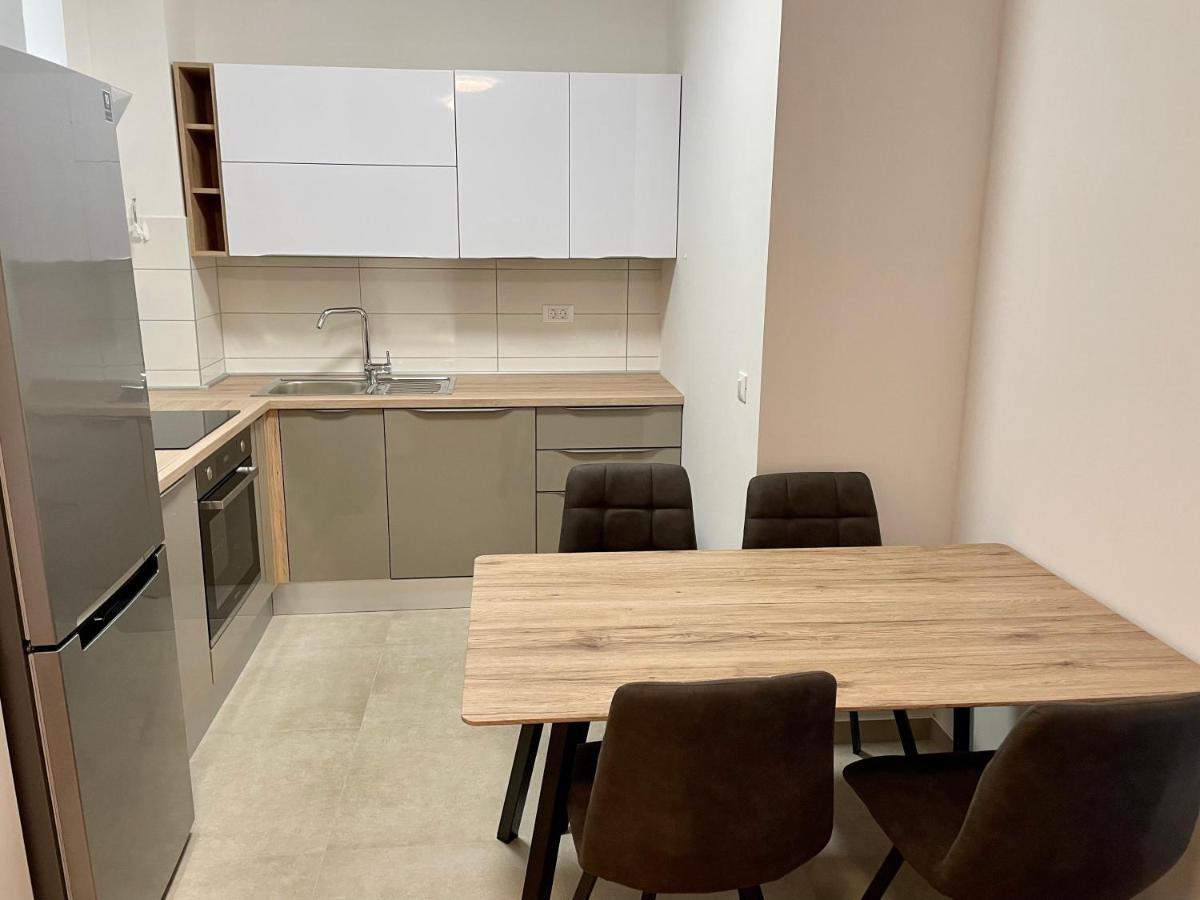 Apartment Diana Zara Parking Free ภายนอก รูปภาพ