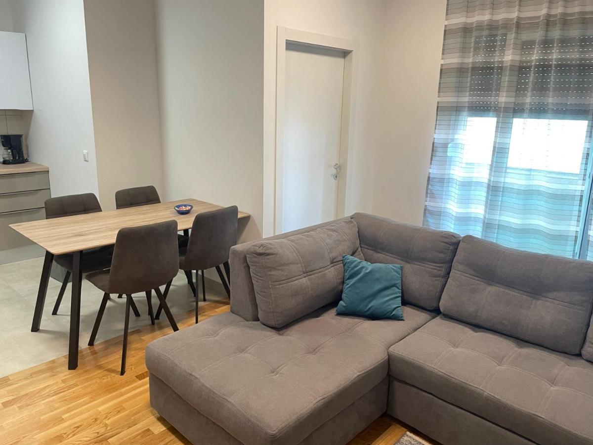Apartment Diana Zara Parking Free ภายนอก รูปภาพ