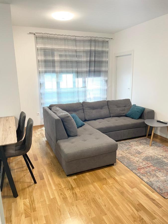 Apartment Diana Zara Parking Free ภายนอก รูปภาพ