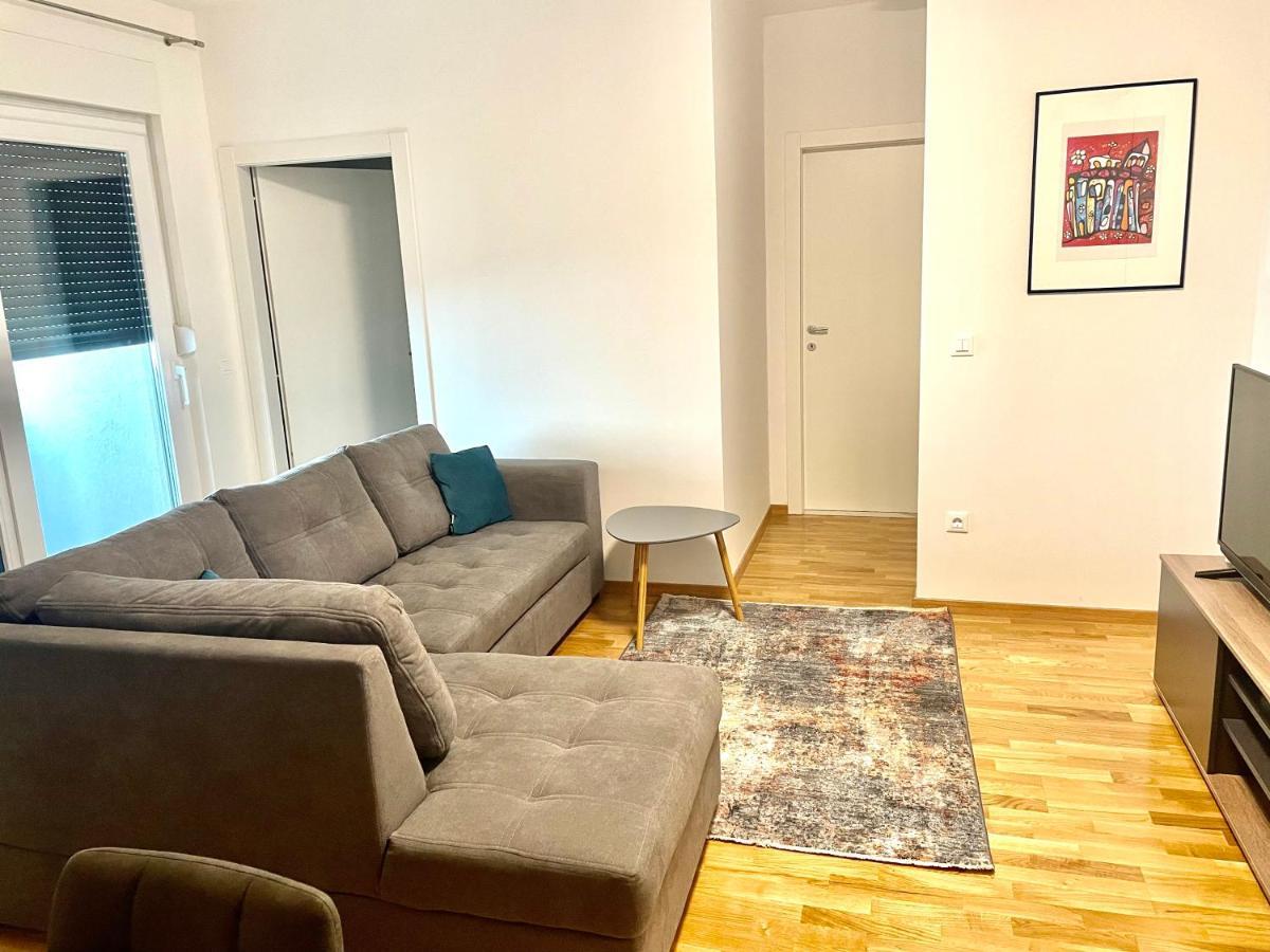 Apartment Diana Zara Parking Free ภายนอก รูปภาพ